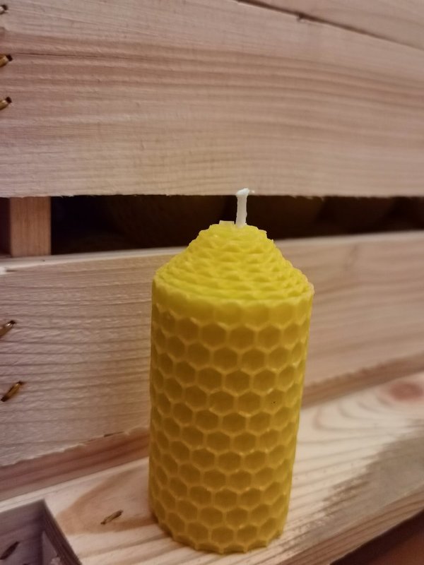 100 % Bienenwabenkerze Höhe 7 cm Breite 3 cm